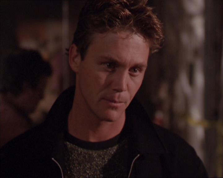 Charmed-Online_dot_net-2x02MoralityBites1143.jpg