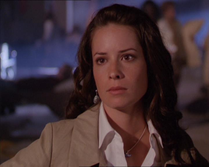 Charmed-Online_dot_net-2x02MoralityBites1147.jpg