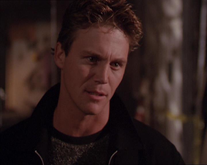 Charmed-Online_dot_net-2x02MoralityBites1159.jpg