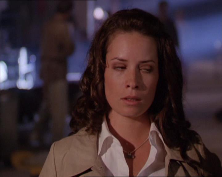 Charmed-Online_dot_net-2x02MoralityBites1161.jpg