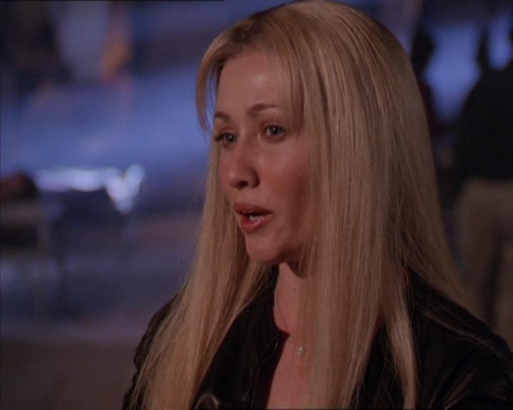 Charmed-Online_dot_net-2x02MoralityBites1172.jpg