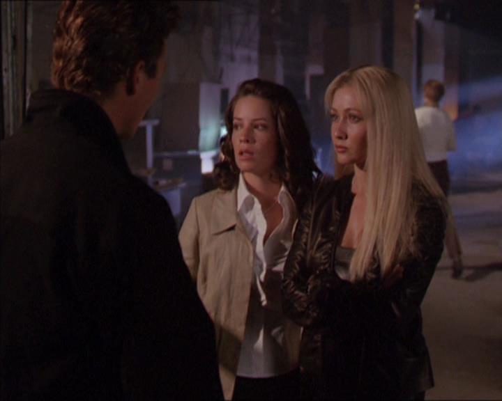 Charmed-Online_dot_net-2x02MoralityBites1182.jpg