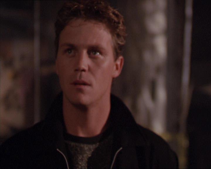 Charmed-Online_dot_net-2x02MoralityBites1193.jpg