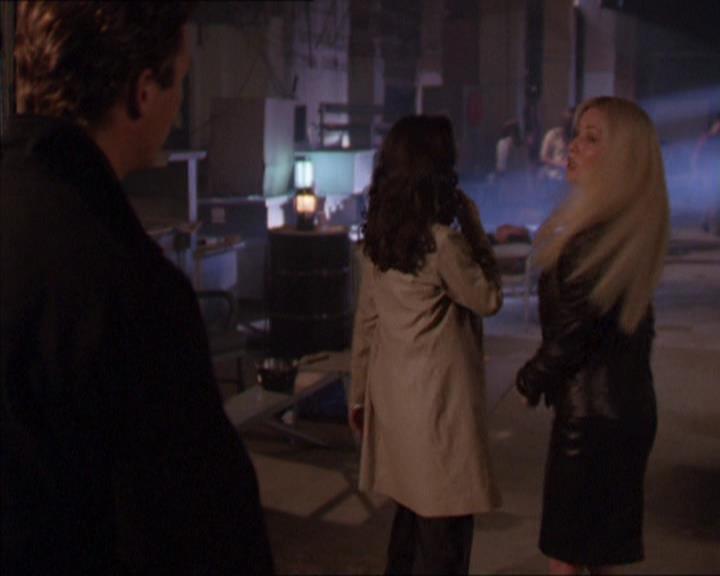 Charmed-Online_dot_net-2x02MoralityBites1195.jpg