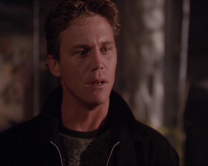 Charmed-Online_dot_net-2x02MoralityBites1198.jpg