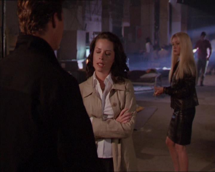 Charmed-Online_dot_net-2x02MoralityBites1211.jpg