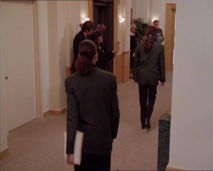 Charmed-Online_dot_net-2x02MoralityBites1230.jpg