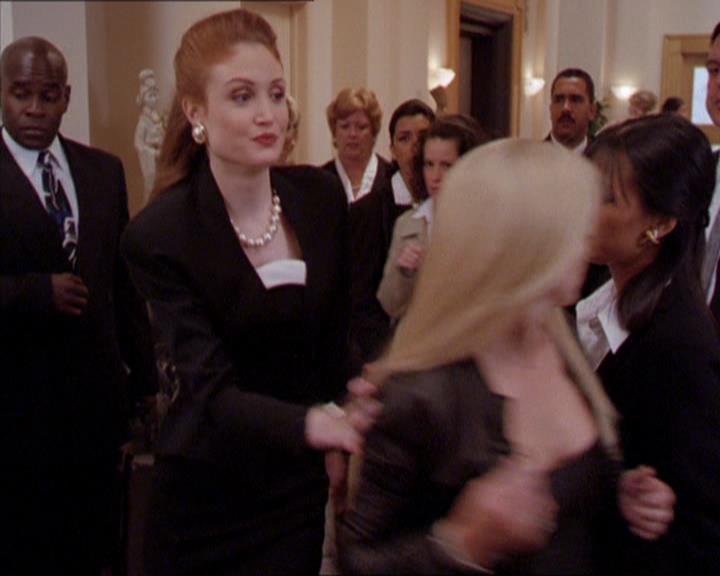 Charmed-Online_dot_net-2x02MoralityBites1240.jpg