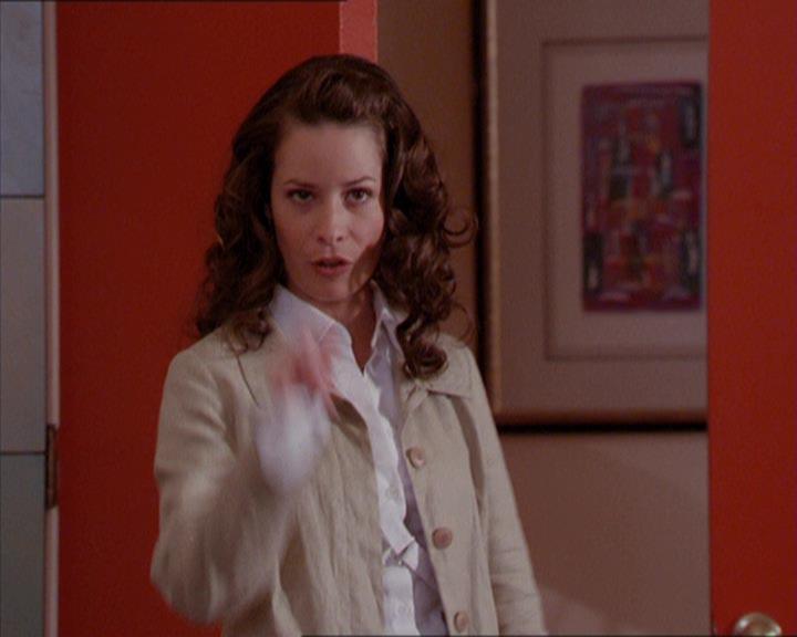 Charmed-Online_dot_net-2x02MoralityBites1252.jpg