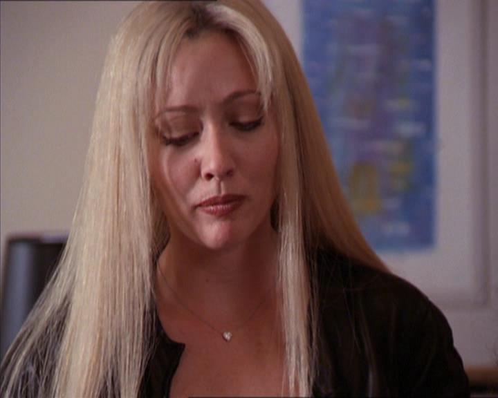 Charmed-Online_dot_net-2x02MoralityBites1273.jpg