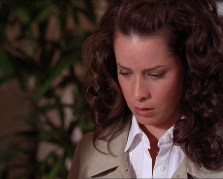 Charmed-Online_dot_net-2x02MoralityBites1345.jpg