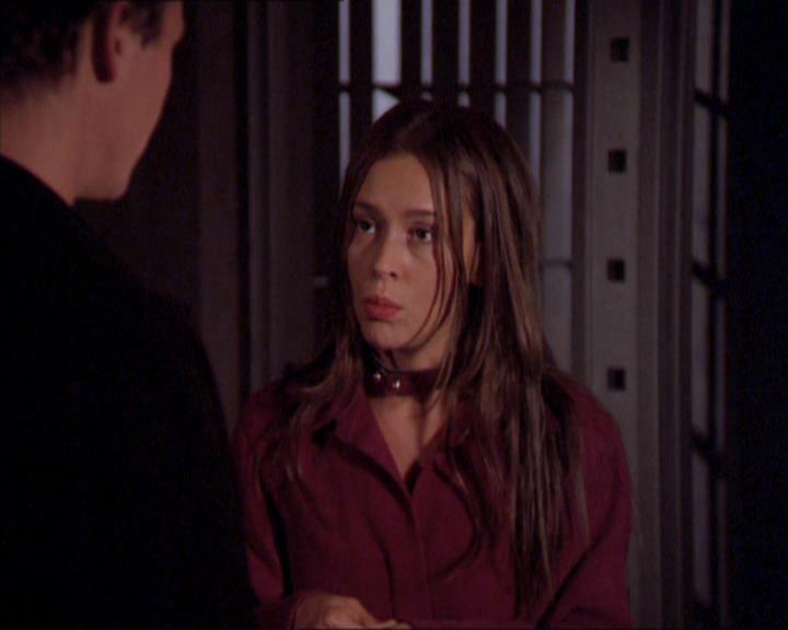 Charmed-Online_dot_net-2x02MoralityBites1371.jpg