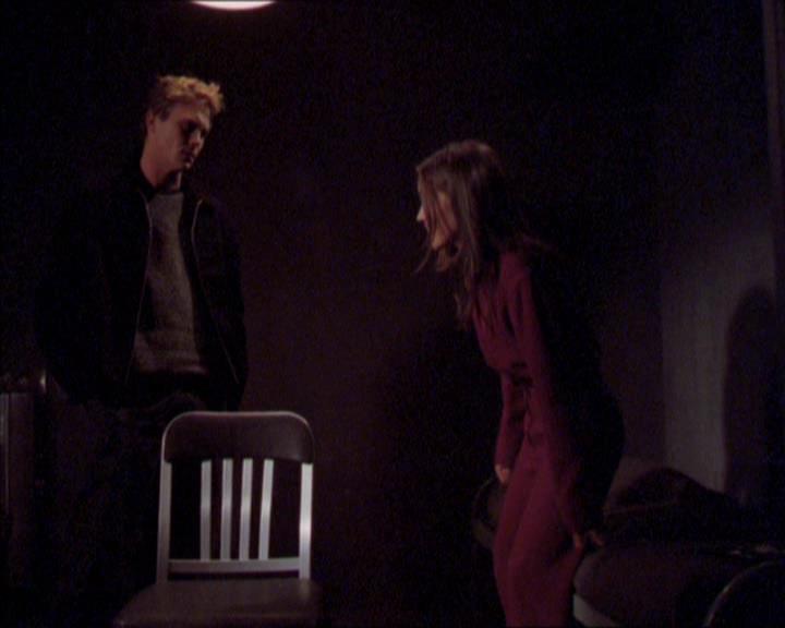 Charmed-Online_dot_net-2x02MoralityBites1393.jpg
