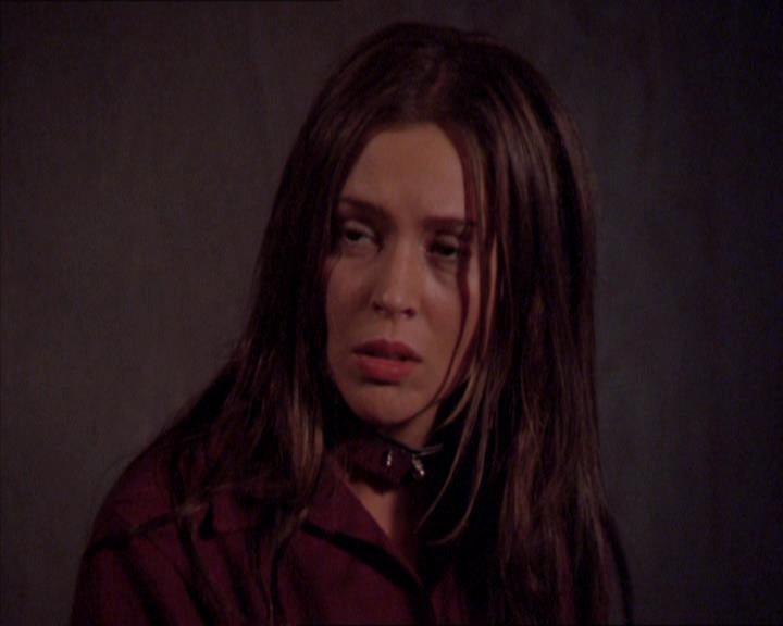 Charmed-Online_dot_net-2x02MoralityBites1413.jpg