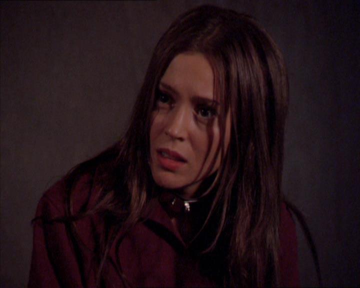 Charmed-Online_dot_net-2x02MoralityBites1425.jpg