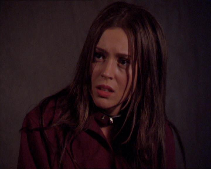Charmed-Online_dot_net-2x02MoralityBites1434.jpg