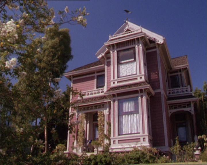 Charmed-Online_dot_net-2x02MoralityBites1477.jpg