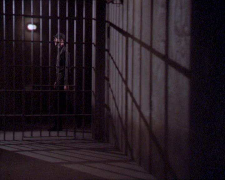 Charmed-Online_dot_net-2x02MoralityBites1610.jpg