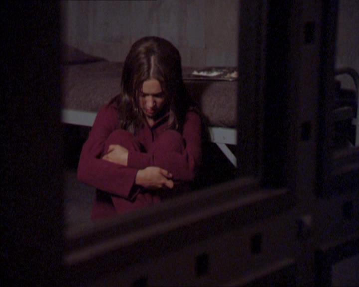 Charmed-Online_dot_net-2x02MoralityBites1615.jpg