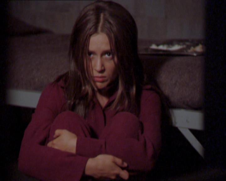 Charmed-Online_dot_net-2x02MoralityBites1626.jpg