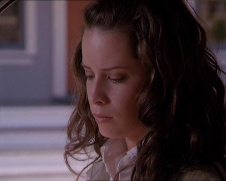 Charmed-Online_dot_net-2x02MoralityBites1639.jpg