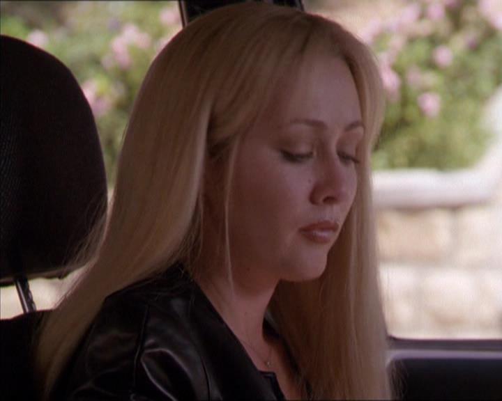 Charmed-Online_dot_net-2x02MoralityBites1649.jpg