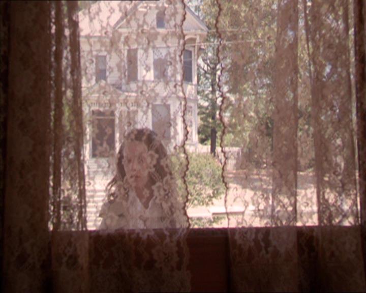 Charmed-Online_dot_net-2x02MoralityBites1650.jpg