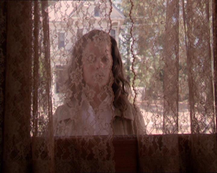 Charmed-Online_dot_net-2x02MoralityBites1652.jpg