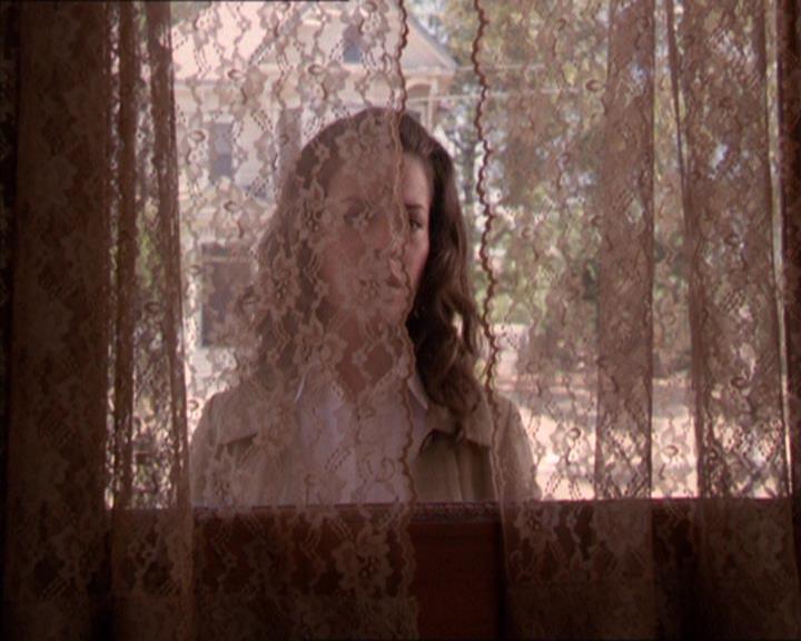 Charmed-Online_dot_net-2x02MoralityBites1653.jpg