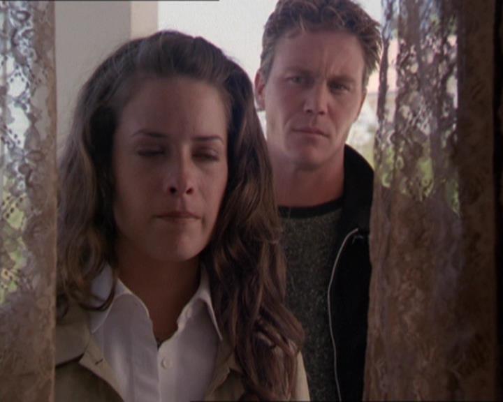 Charmed-Online_dot_net-2x02MoralityBites1674.jpg