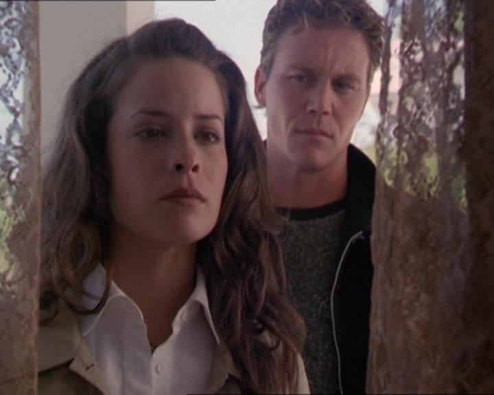 Charmed-Online_dot_net-2x02MoralityBites1676.jpg