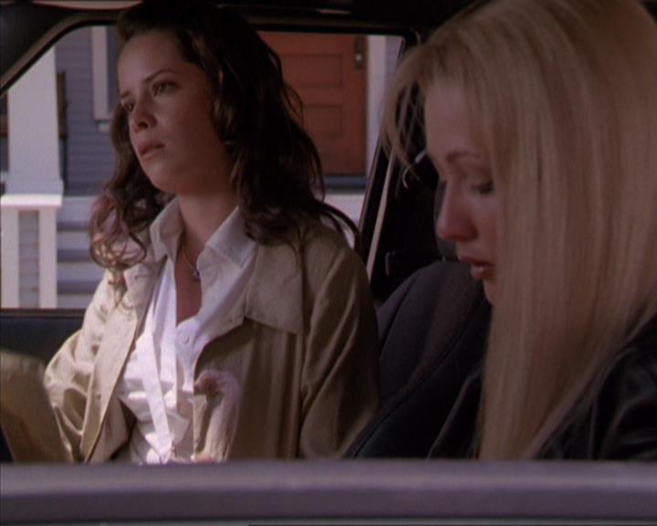 Charmed-Online_dot_net-2x02MoralityBites1776.jpg