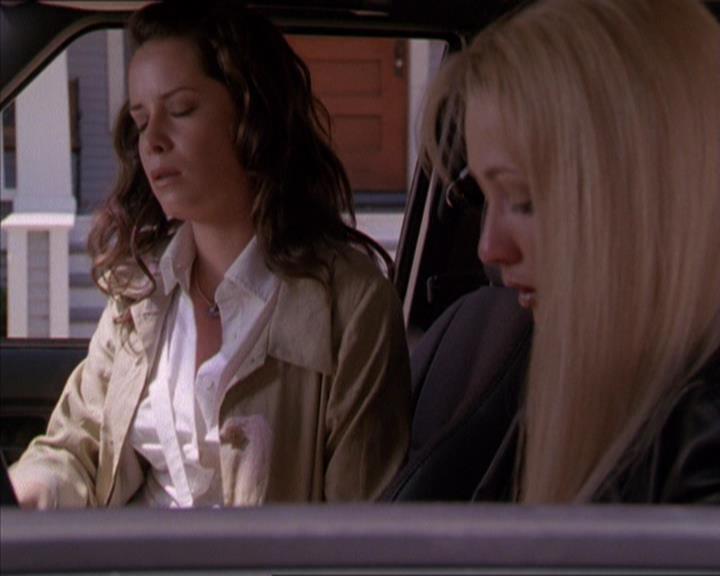 Charmed-Online_dot_net-2x02MoralityBites1777.jpg