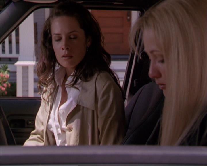 Charmed-Online_dot_net-2x02MoralityBites1779.jpg