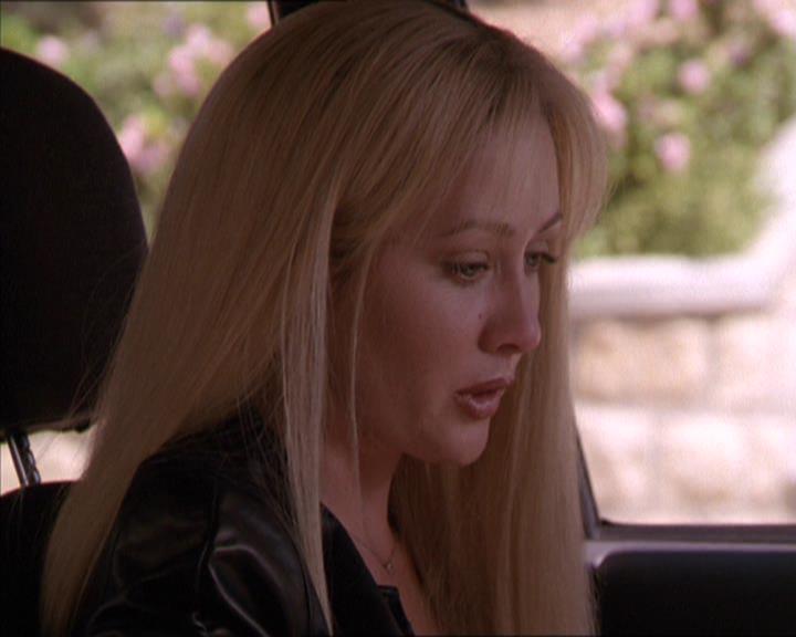 Charmed-Online_dot_net-2x02MoralityBites1782.jpg