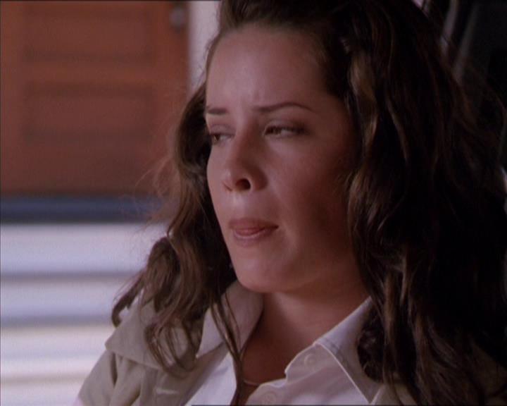 Charmed-Online_dot_net-2x02MoralityBites1786.jpg