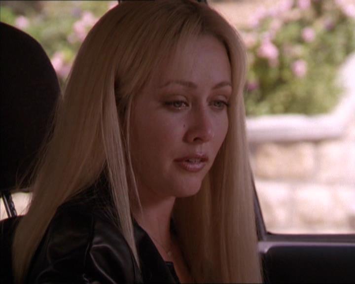 Charmed-Online_dot_net-2x02MoralityBites1788.jpg