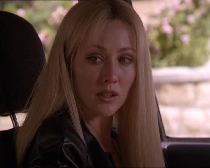 Charmed-Online_dot_net-2x02MoralityBites1789.jpg