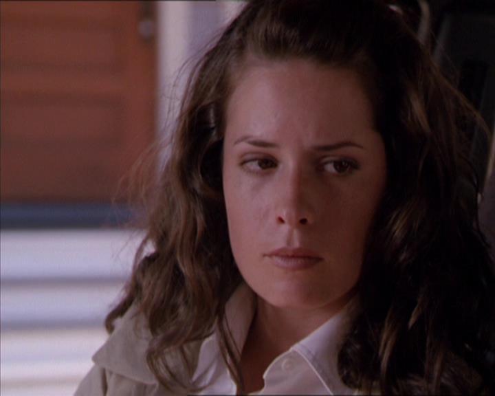 Charmed-Online_dot_net-2x02MoralityBites1791.jpg