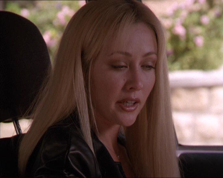 Charmed-Online_dot_net-2x02MoralityBites1792.jpg