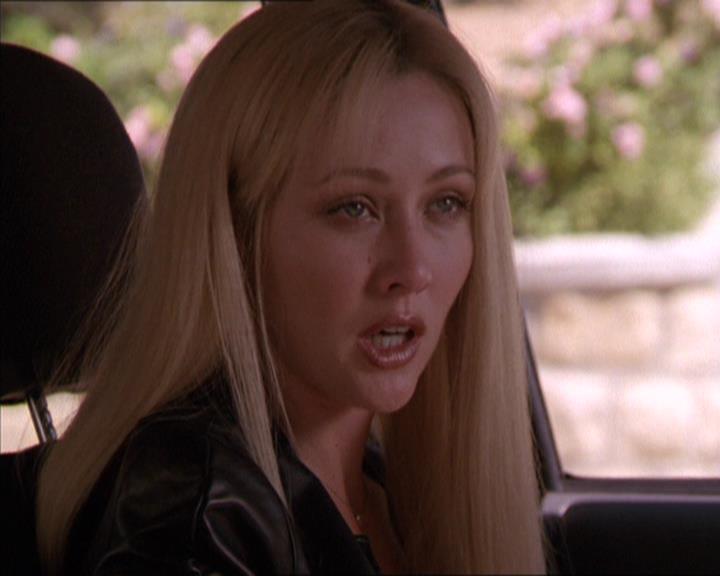 Charmed-Online_dot_net-2x02MoralityBites1795.jpg
