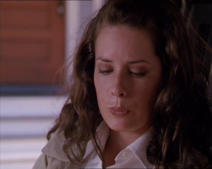 Charmed-Online_dot_net-2x02MoralityBites1798.jpg