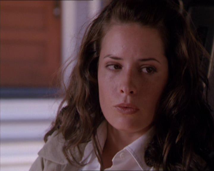 Charmed-Online_dot_net-2x02MoralityBites1801.jpg