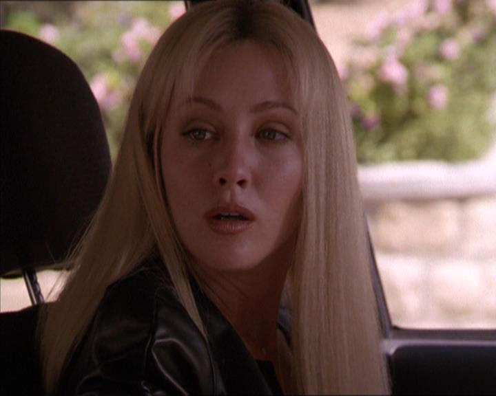 Charmed-Online_dot_net-2x02MoralityBites1802.jpg