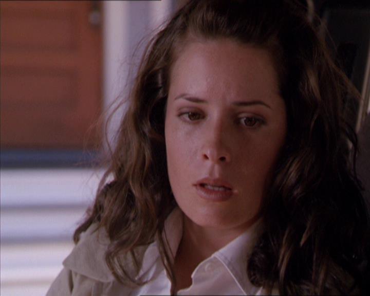 Charmed-Online_dot_net-2x02MoralityBites1803.jpg