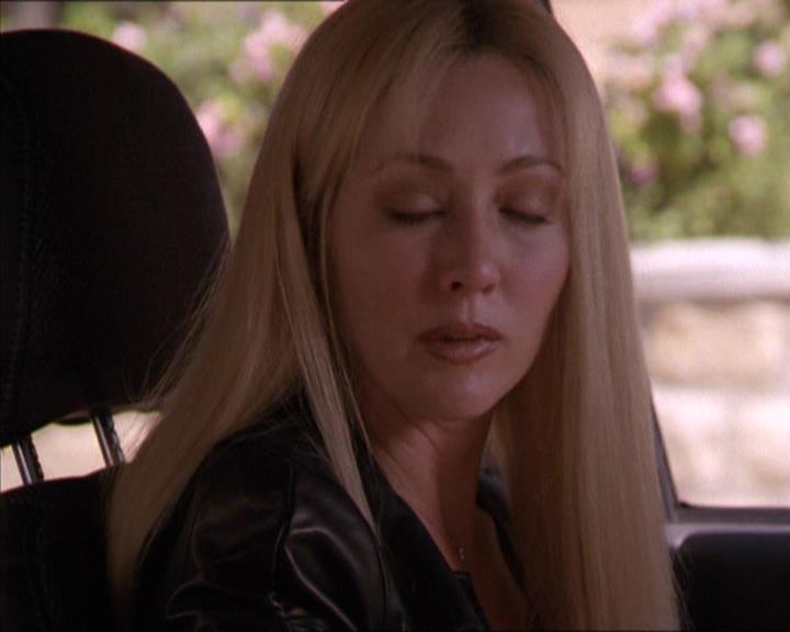 Charmed-Online_dot_net-2x02MoralityBites1805.jpg
