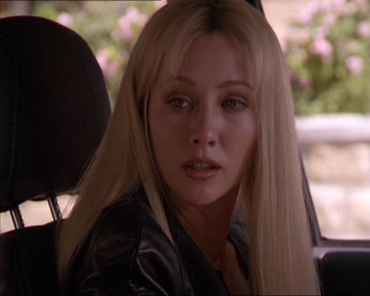 Charmed-Online_dot_net-2x02MoralityBites1806.jpg