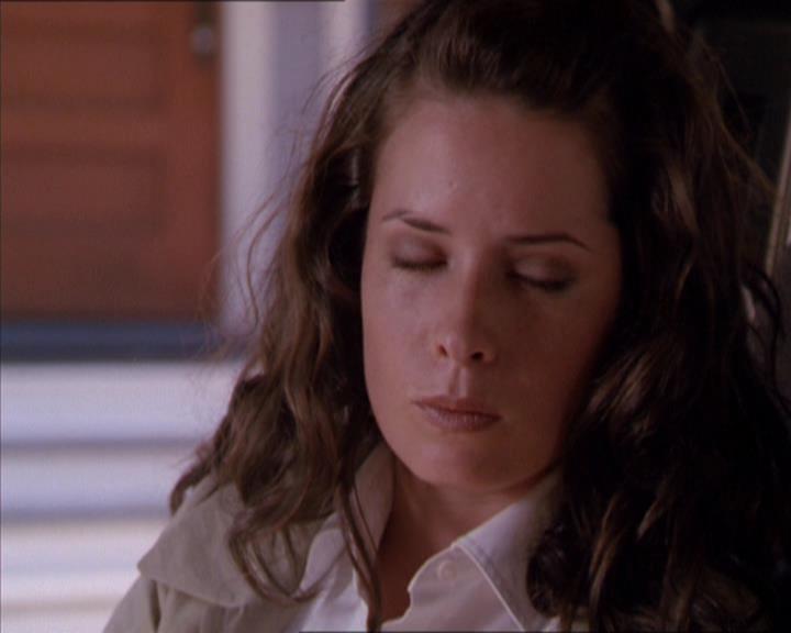 Charmed-Online_dot_net-2x02MoralityBites1809.jpg