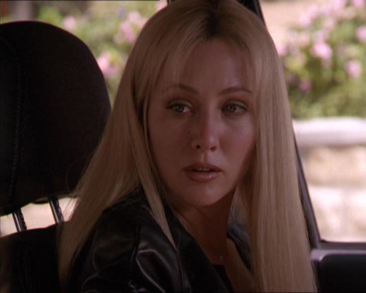 Charmed-Online_dot_net-2x02MoralityBites1812.jpg