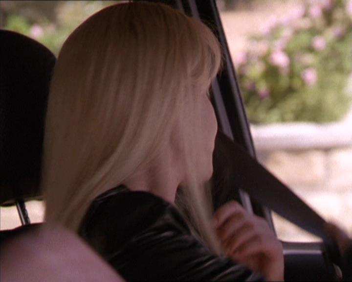 Charmed-Online_dot_net-2x02MoralityBites1813.jpg